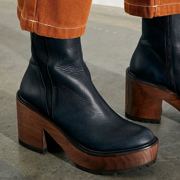 Free People Shoes - • free people West clog platform boots •